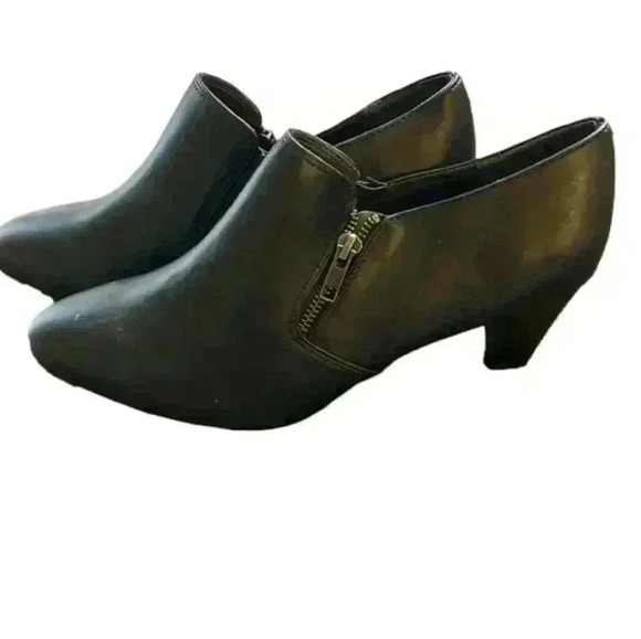 Rialto Sarina Ankle Bootie, 11W - Picture 1 of 4